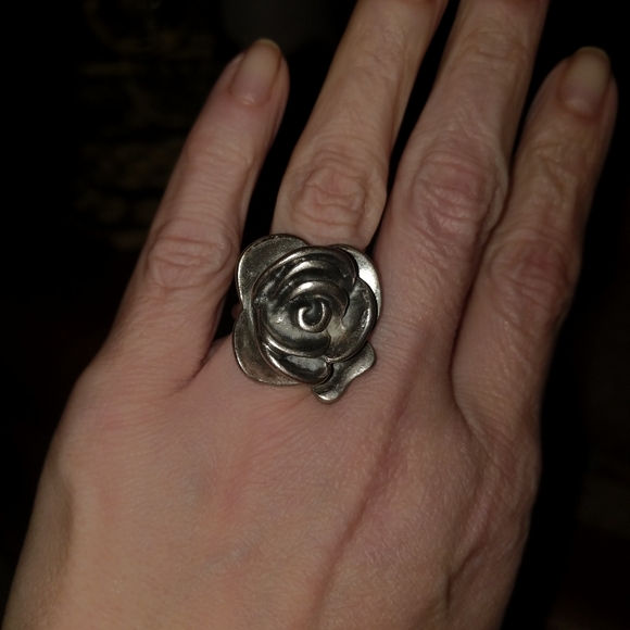 Silver rose ring - Picture 2 of 2